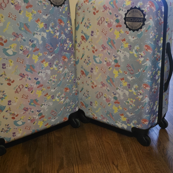 Disney100 luggae - Picture 3 of 10
